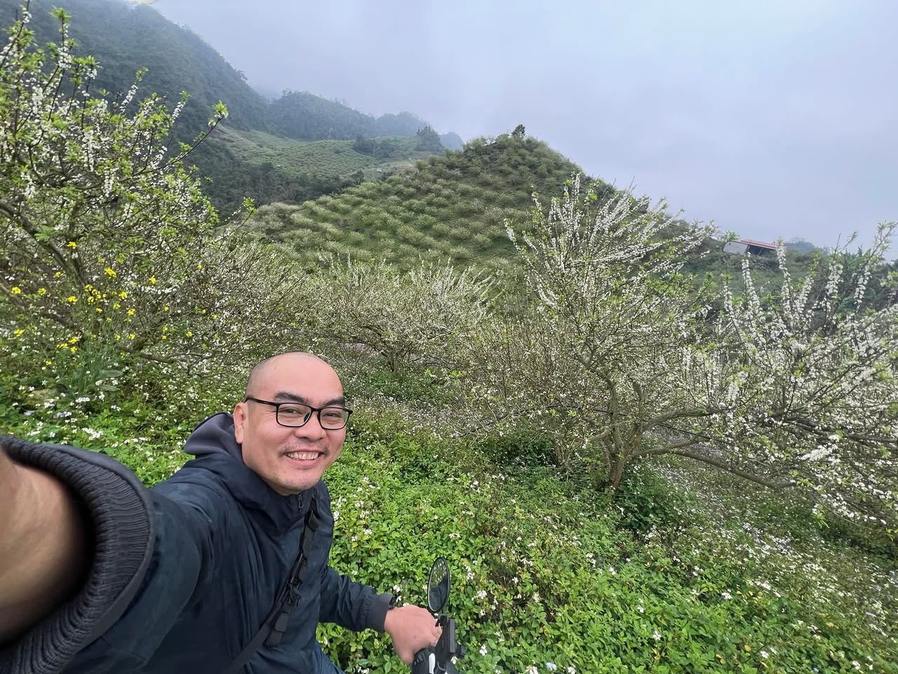 Joined VinaGame (VNG) in December 19th 2006. In 2007, I invented the session management mechanism to boost the biggest out-of-game event to thousands of concurrent users, for the most popular game Võ Lâm Truyền Kỳ. In 2008, I co-designed, developed a Passport system that enables 200k monthly registrations. In 2009, I defined, designed, architected a Vietnam-first Single Sign On (SSO) web system to enable cross systems authentication and authorization, boosted game publishing agility to 10+ games a month. Headed the fastest integration ever for a game with Gunny, co-revived the game from ~1k concurrent users with a few millions revenue monthly to 100k+ and 30+ billions, contributing in killing the direct competition from FPT Games.

Then I turned 26.