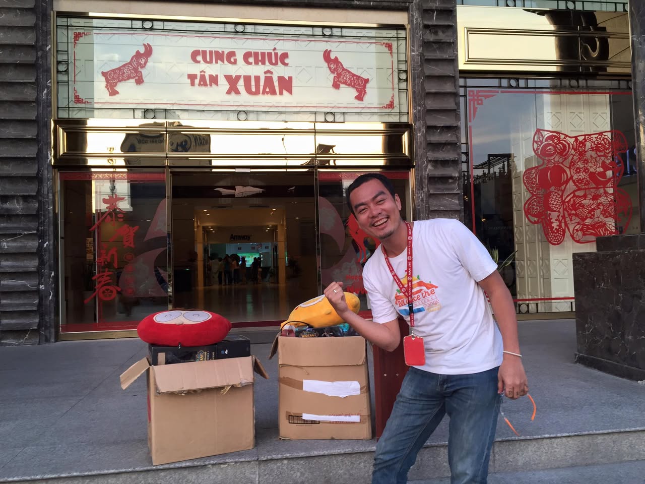 On this day 5 months ago, or 3 months and one hour later I left VNG.

No matter how everybody says about it, one leaves a company by either laying off or they don't want to be there anymore. Laying off is a better version of "being fired"

I was laid off on March 13, Friday. That's why they call it Friday 13 the unlucky day? Bullshit, it's the day I felt most lucky. My last day in VNG was actually March 20. Just like how I got into VNG, my first working day was 17 and my contract is 19. Fuck HR for all those things you do. It's a surprised you still treat people that way in 21st century and 2nd decade.

I left because the company had no positions that could fit me after many changes in organization. After changes, people got laid off, everytime. I had been under many changes there, I knew it was coming. I was still considered a good employee by HR and that they felt bad letting me go. Just like they feel bad letting anybody go? I don't know for sure but I would think twice when I listen to them. Maybe more than twice....

How do one leave a company after 8 years? In the end everybody got laid of. Laying off. It was a good push. I knew I was ending my time in VNG long before that but I didn't have the courage to leave. I was afraid of other worlds, guess that's how big corporate makes you (a good thing in many cases though). I didn't want to leave the company I wanted to get old with. But in the end every body got laid off (Hint: it's about changes), so I read in a book at that time . Once I accepted nothing lasts forever, I felt excited about.

That's how I left. With excitement.

Edited: Fuck HR and everything they say. You're scammers no less.

Edited 2: I posted this because I hate speculation on how I left, good or bad. It's not really a cry but a statement of the truth I'd undergone when I left. It's not necessarily directed toward the VNG, since it may be worse with other companies. Just that as an employee, one should embrace it the cold when you become nobody. It's still a good company to start your career with, just not the only and the best anymore.

Edited 3: miscalculated the months 󾰑